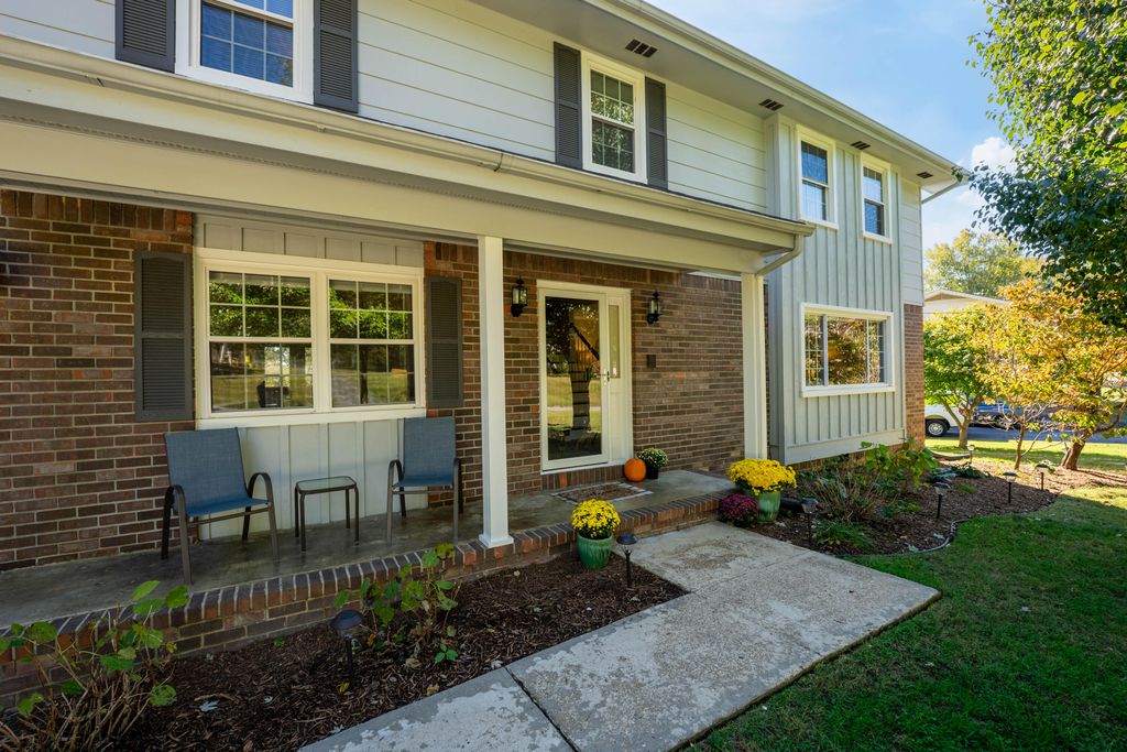 8706 Arbutus Drive, Hixson, TN 37343
