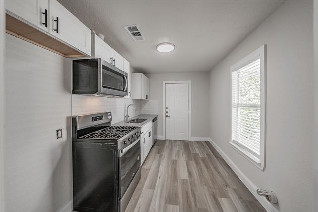 1700 Andrew Avenue, Fort Worth, TX 76105