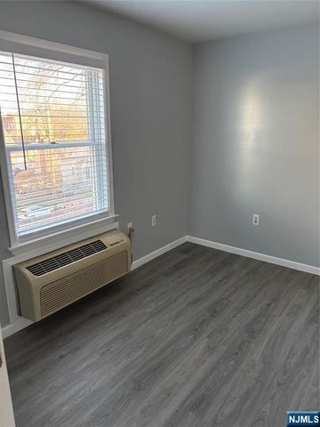 24 S William Street 403, Bergenfield, NJ 07621