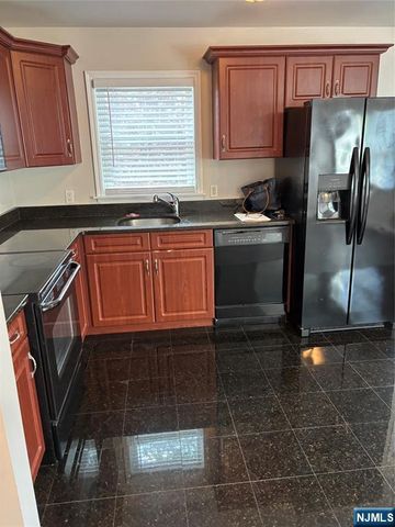 24 S William Street 403, Bergenfield, NJ 07621