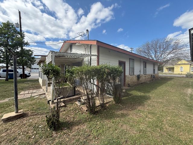 401 Barnett St, Kerrville, TX 78028