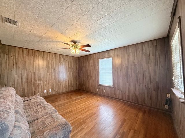 401 Barnett St, Kerrville, TX 78028