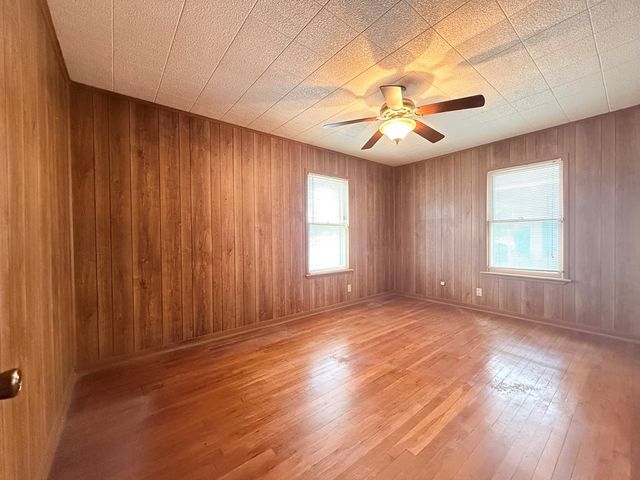 401 Barnett St, Kerrville, TX 78028