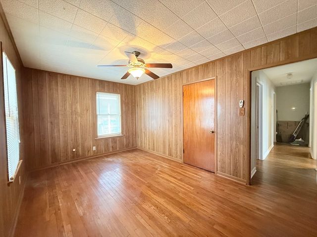 401 Barnett St, Kerrville, TX 78028