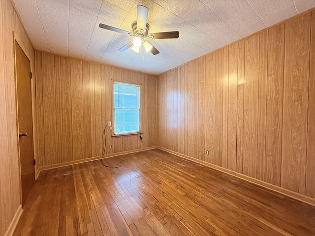 401 Barnett St, Kerrville, TX 78028