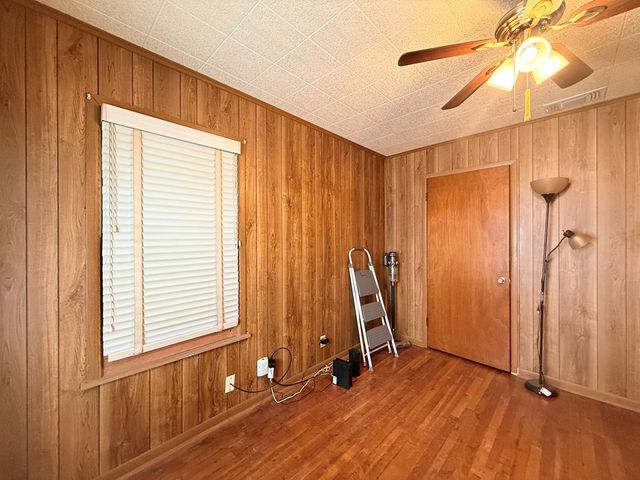 401 Barnett St, Kerrville, TX 78028