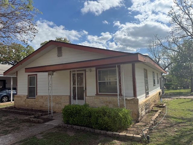 401 Barnett St, Kerrville, TX 78028