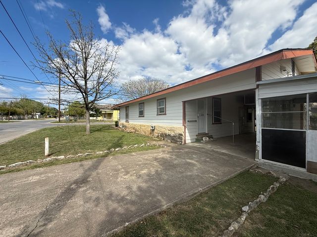 401 Barnett St, Kerrville, TX 78028