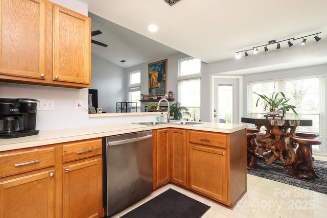 10209 Ashley Farm Drive, Matthews, NC 28105