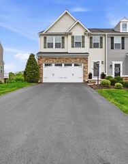 1415 Deer Creek Crossing Dr, Cecil, PA 15317