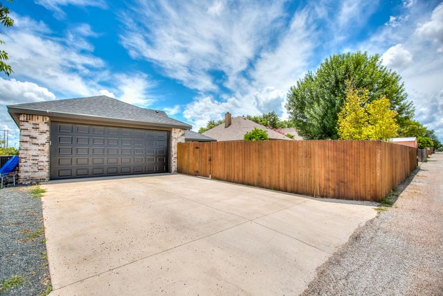 2610 Oak Hills Trail, San Angelo, TX 76904