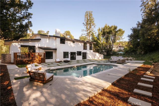 4041 Vanalden Avenue, Tarzana, CA 91356