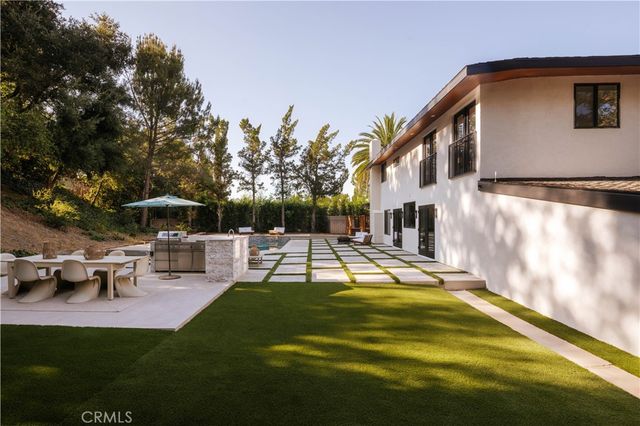 4041 Vanalden Avenue, Tarzana, CA 91356