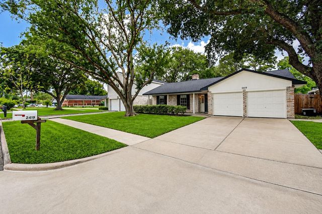 2419 Fairgreen Drive, Missouri City, TX 77489