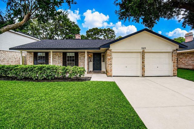 2419 Fairgreen Drive, Missouri City, TX 77489