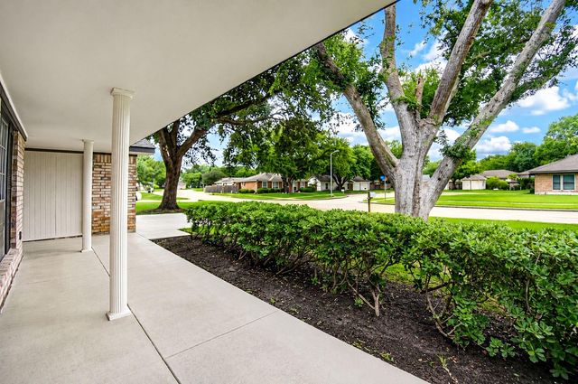 2419 Fairgreen Drive, Missouri City, TX 77489