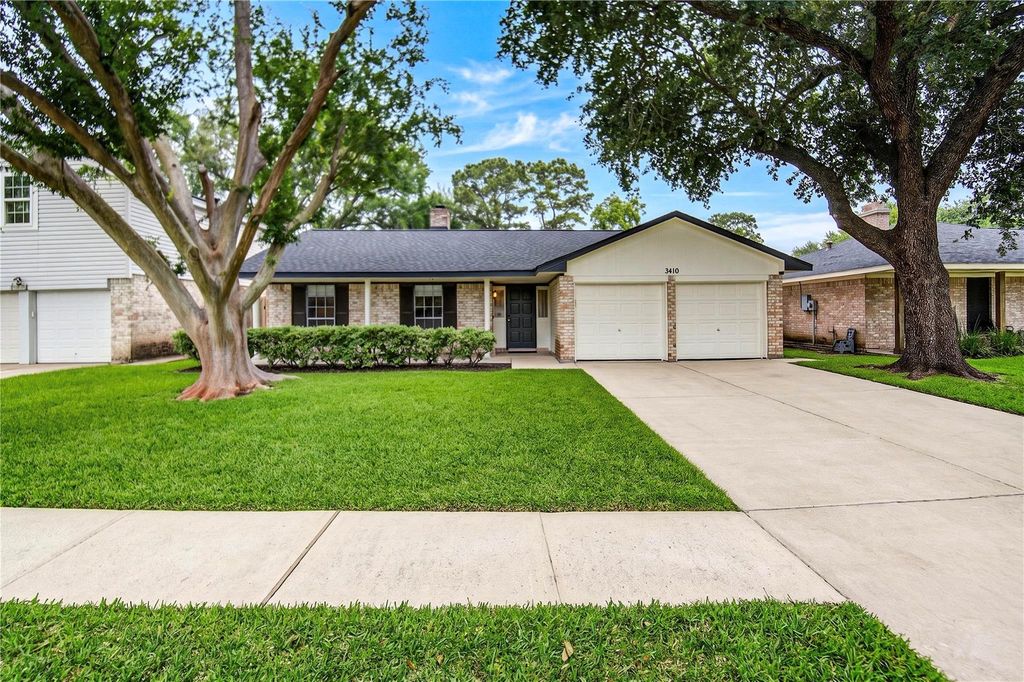 2419 Fairgreen Drive, Missouri City, TX 77489