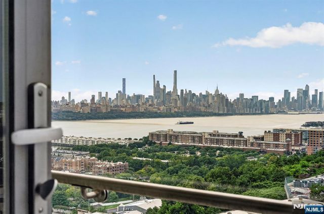 320 Adolphus Avenue 611, Cliffside Park, NJ 07010