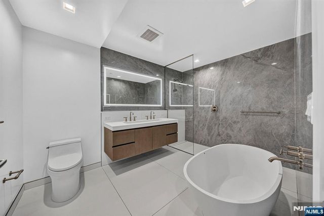 320 Adolphus Avenue 611, Cliffside Park, NJ 07010
