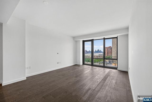 320 Adolphus Avenue 611, Cliffside Park, NJ 07010