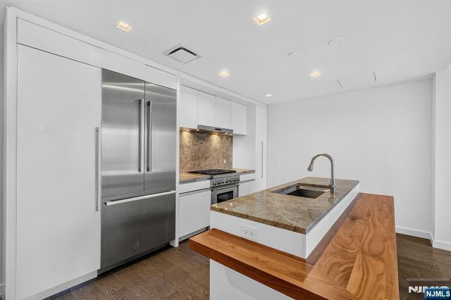 320 Adolphus Avenue 611, Cliffside Park, NJ 07010