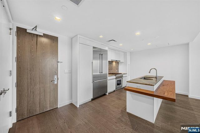 320 Adolphus Avenue 611, Cliffside Park, NJ 07010