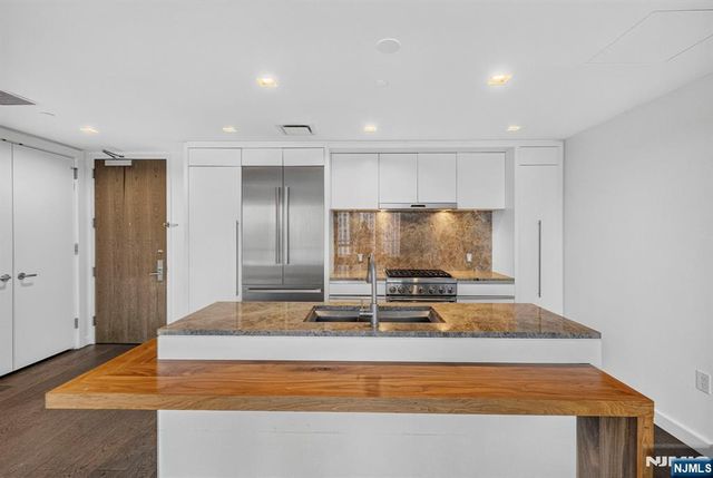 320 Adolphus Avenue 611, Cliffside Park, NJ 07010