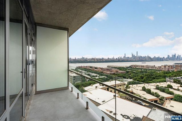 320 Adolphus Avenue 611, Cliffside Park, NJ 07010