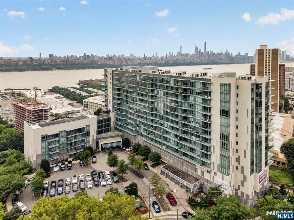 320 Adolphus Avenue 611, Cliffside Park, NJ 07010