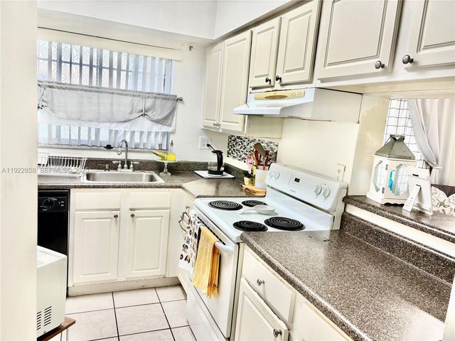 1791 NW 96th Ter 4N, Pembroke Pines, FL 33024