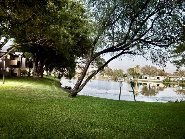 1791 NW 96th Ter 4N, Pembroke Pines, FL 33024