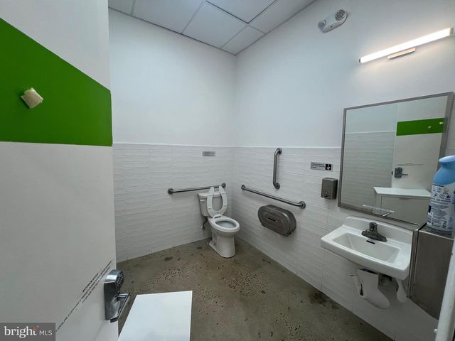 1124 WALNUT ST, Philadelphia, PA 19107