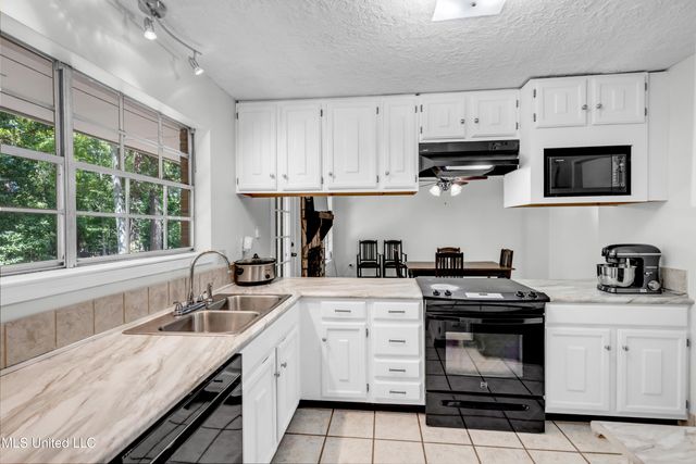 3411 Queen Elizabeth Drive, Ocean Springs, MS 39564