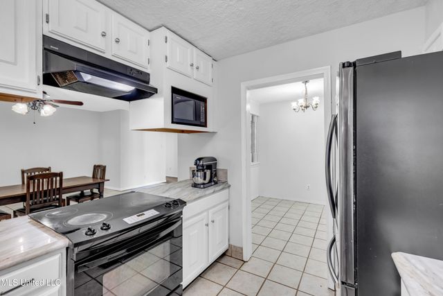 3411 Queen Elizabeth Drive, Ocean Springs, MS 39564