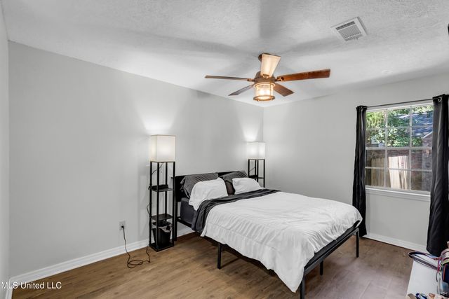 3411 Queen Elizabeth Drive, Ocean Springs, MS 39564