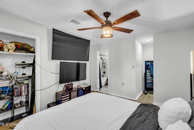 3411 Queen Elizabeth Drive, Ocean Springs, MS 39564