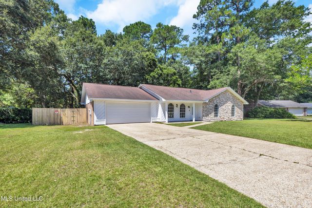 3411 Queen Elizabeth Drive, Ocean Springs, MS 39564