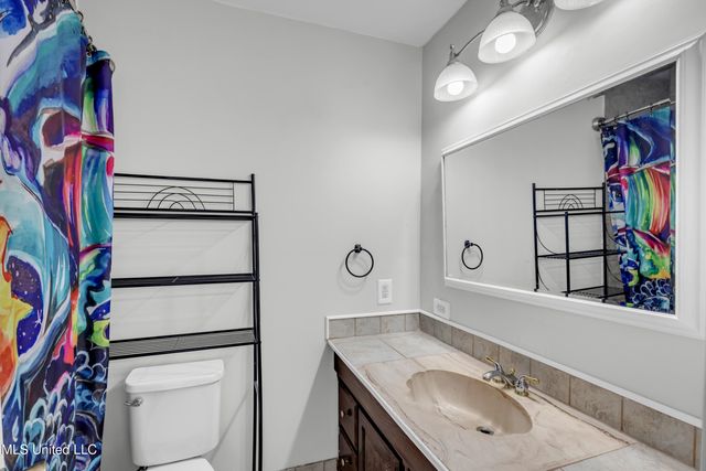 3411 Queen Elizabeth Drive, Ocean Springs, MS 39564