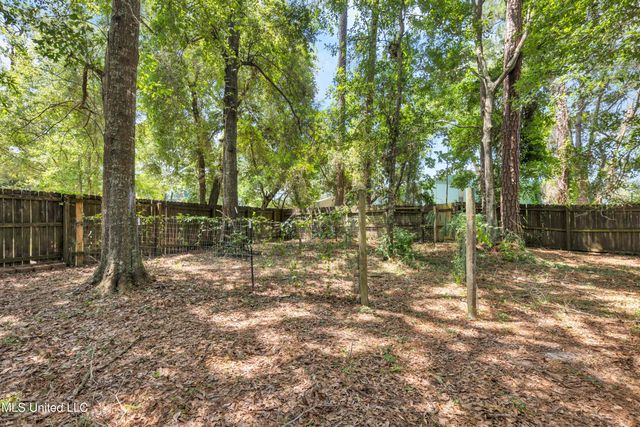 3411 Queen Elizabeth Drive, Ocean Springs, MS 39564
