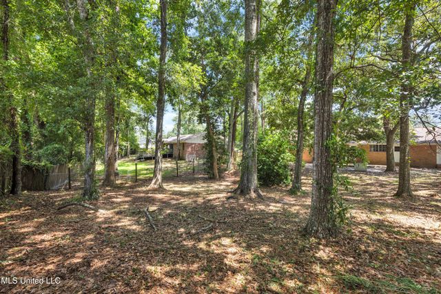 3411 Queen Elizabeth Drive, Ocean Springs, MS 39564