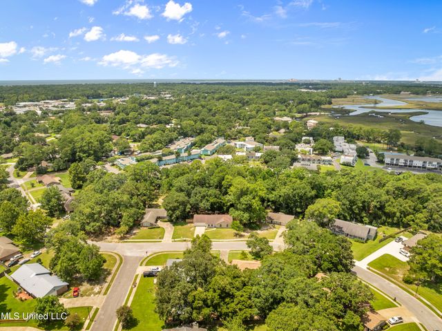 3411 Queen Elizabeth Drive, Ocean Springs, MS 39564