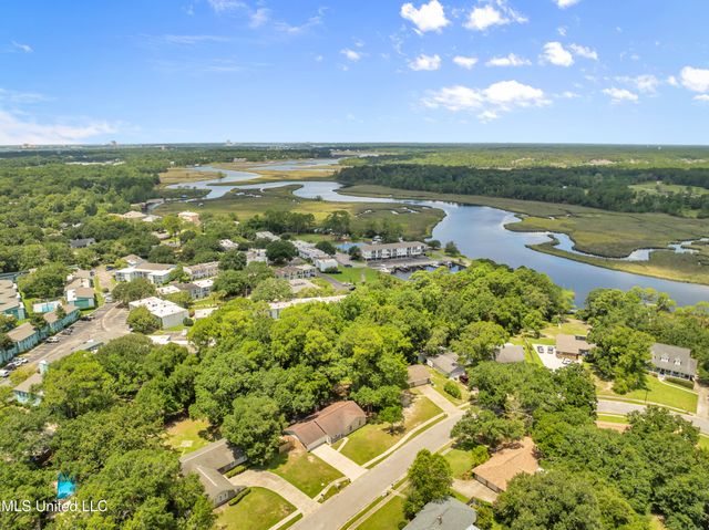 3411 Queen Elizabeth Drive, Ocean Springs, MS 39564