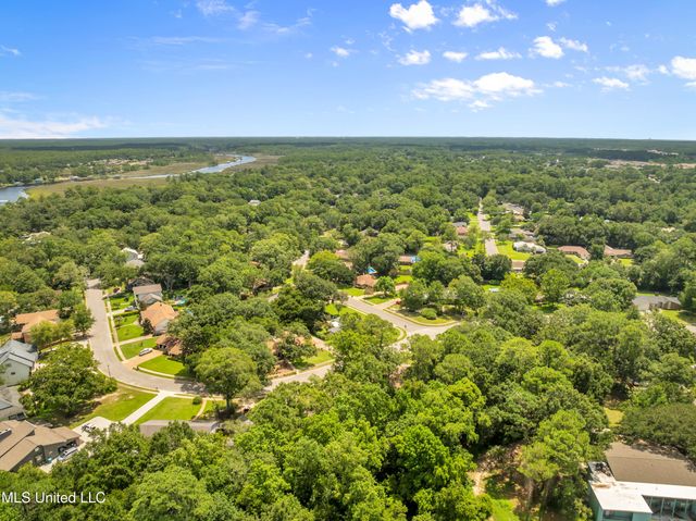 3411 Queen Elizabeth Drive, Ocean Springs, MS 39564