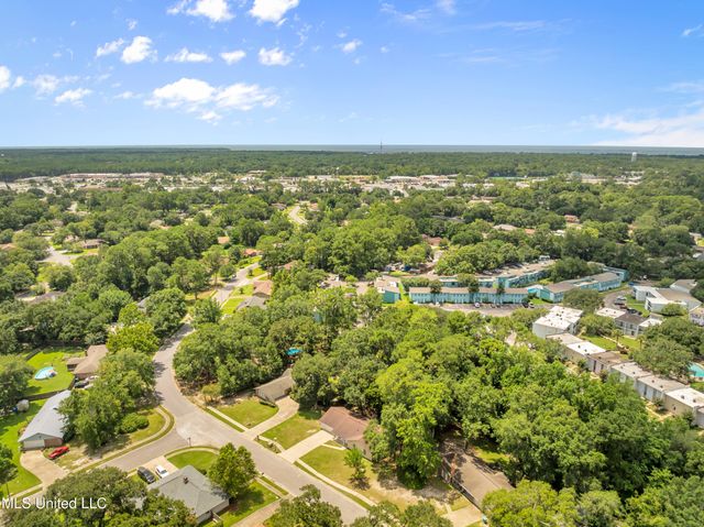 3411 Queen Elizabeth Drive, Ocean Springs, MS 39564