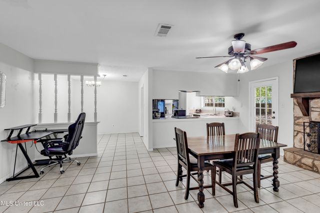 3411 Queen Elizabeth Drive, Ocean Springs, MS 39564