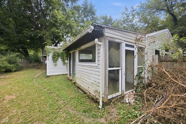 612 Hampton Lane, Chesterfield, IN 46017