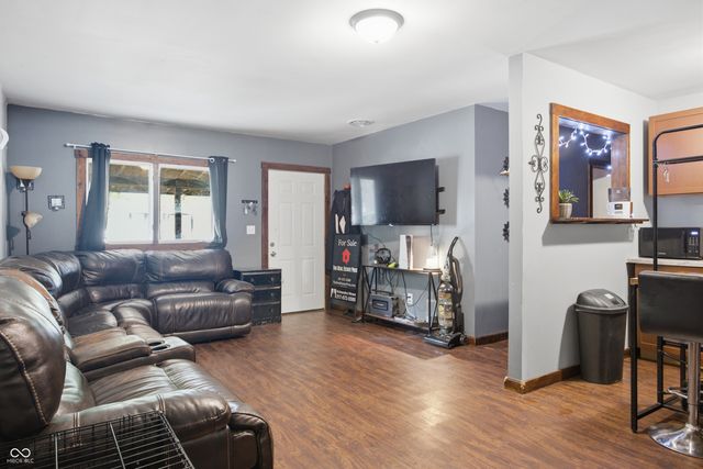 612 Hampton Lane, Chesterfield, IN 46017