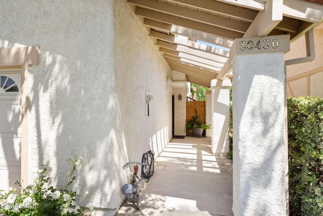 30430 Passageway Place, Agoura Hills, CA 91301