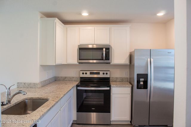 966 Stage Street SE, Palm Bay, FL 32909