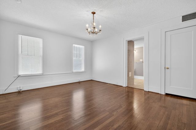 916-B E Hubbard Street, Mineral Wells, TX 76067